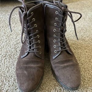 Great condition waterproof brown Blondo lace-up boots